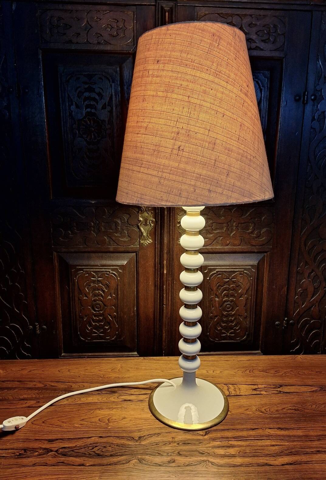 Lampe de table italienne des années 70 avec des sphères empilées.