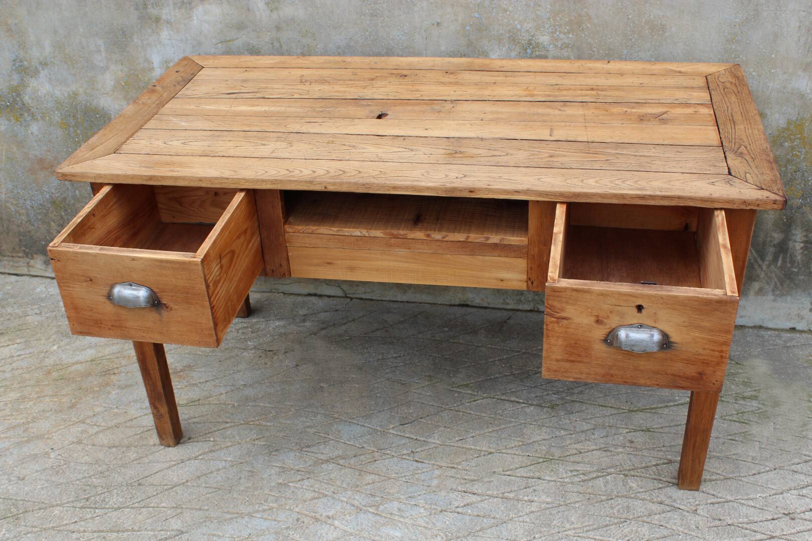 Farm table