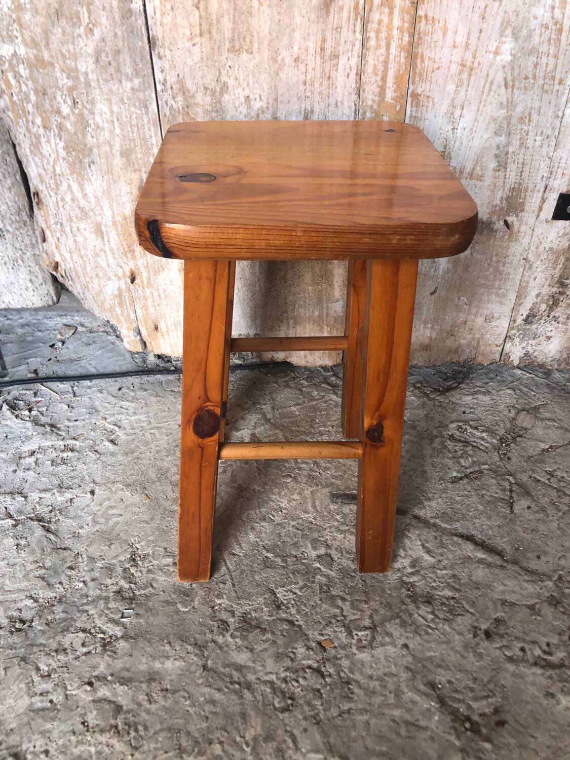 Ancien tabouret bois clair vintage