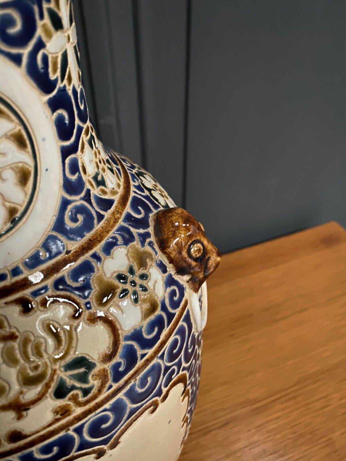 20th century Chinese vase decorated with wise men