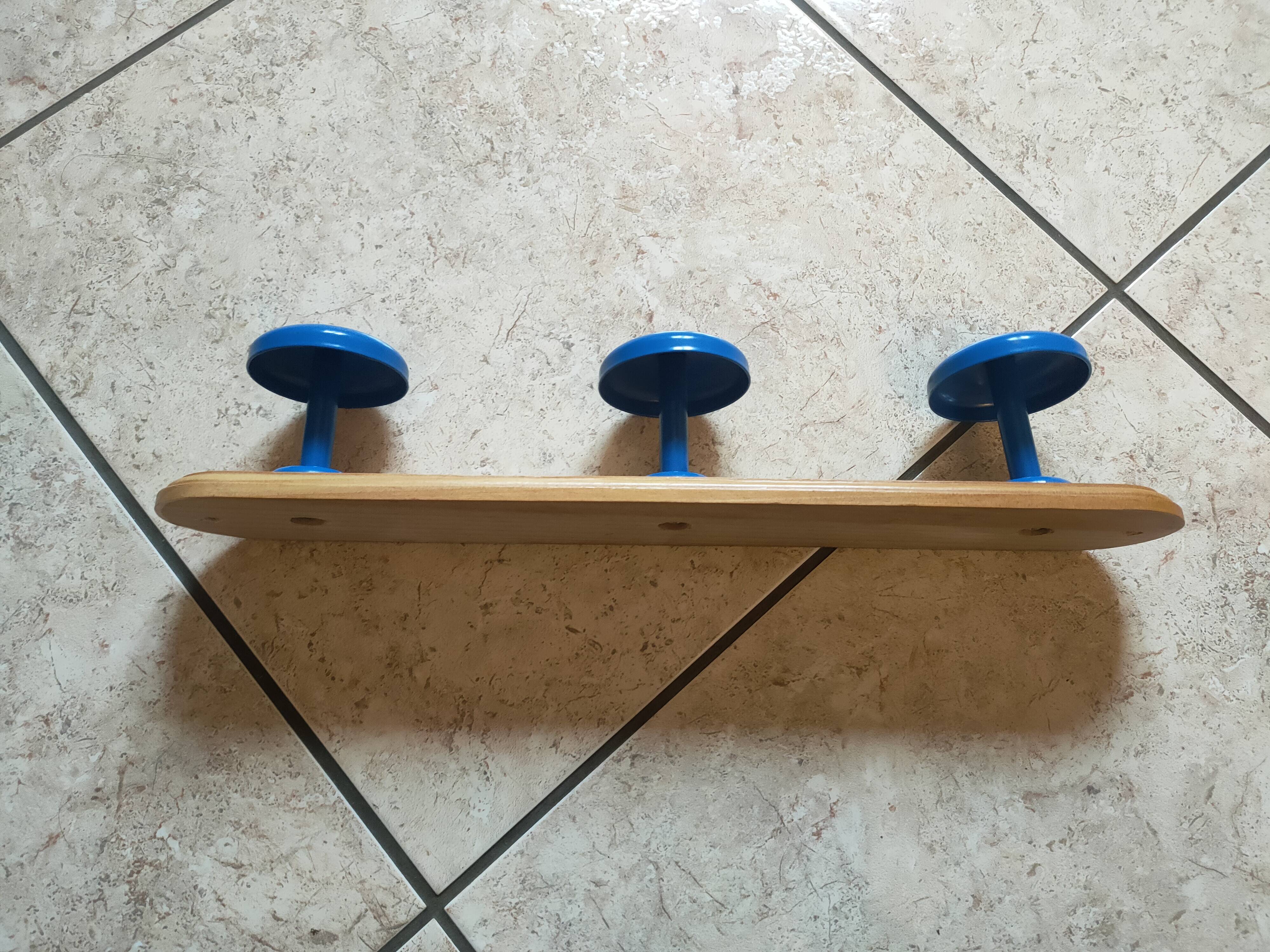 coat rack with 3 hooks