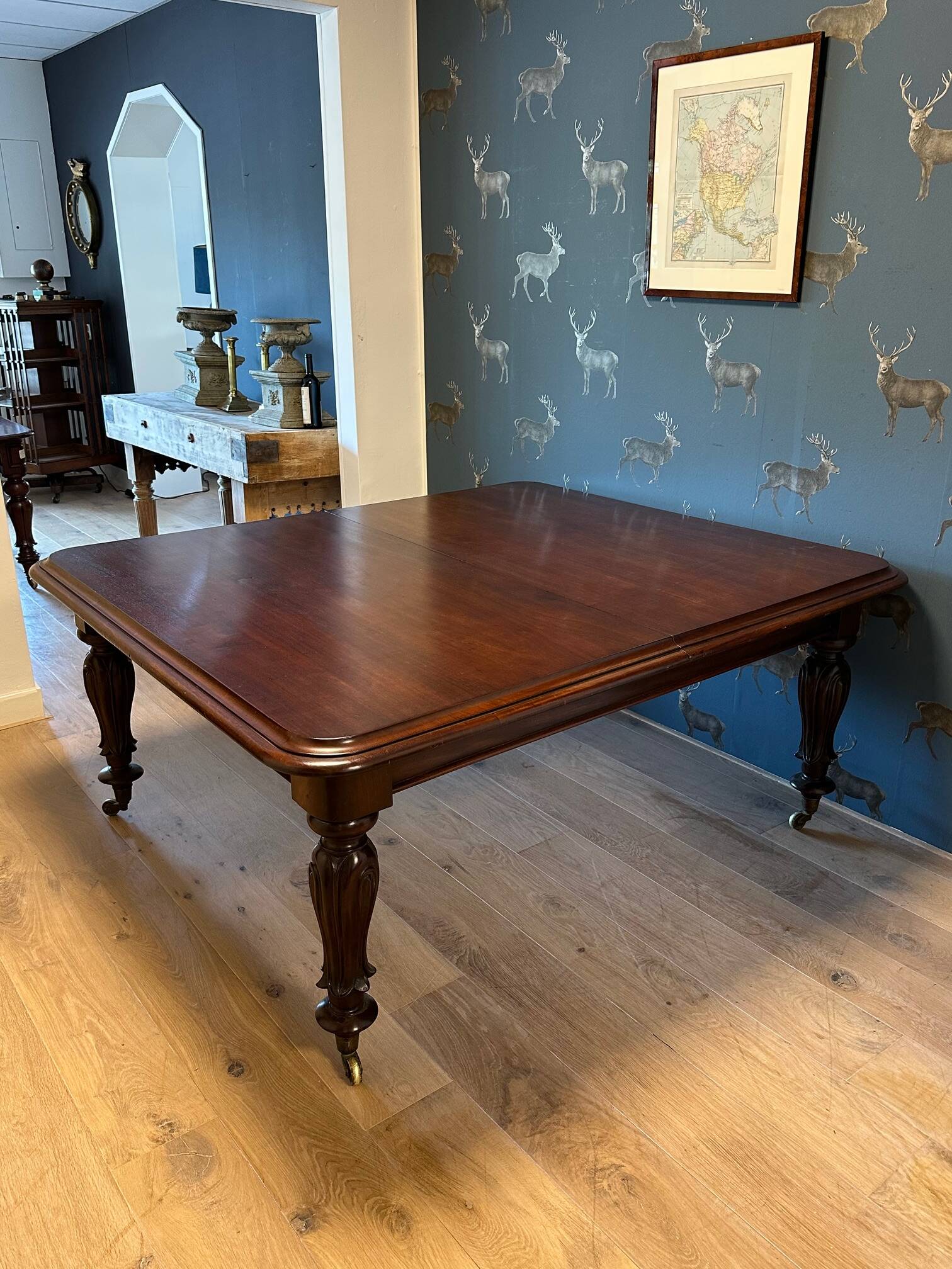 Grande table à manger antique