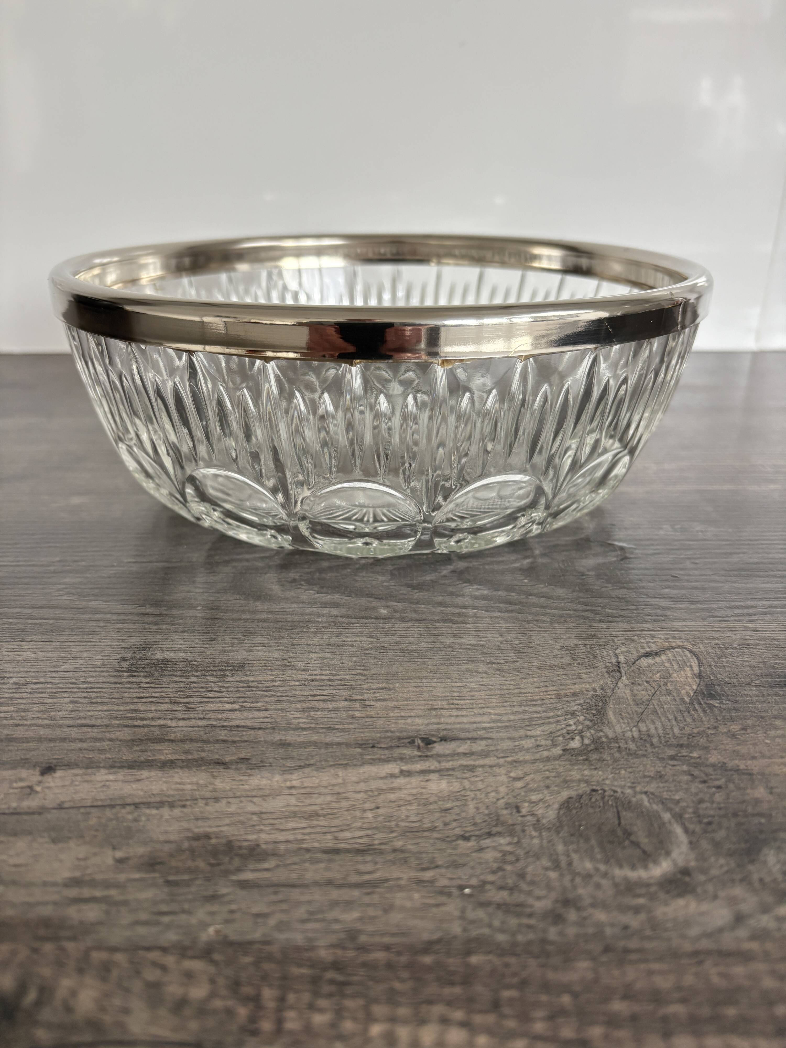 Vintage salad bowl in moulded glass and silver-plated metal.