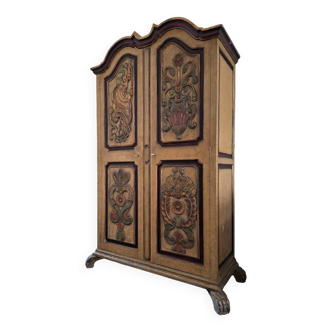 Antique Venetian cabinet with lion's paws, hand-painted golden furniture