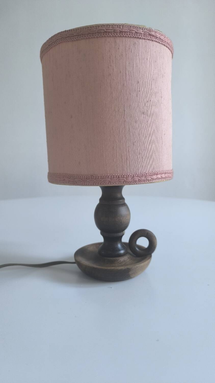 Table lamp in turned wood