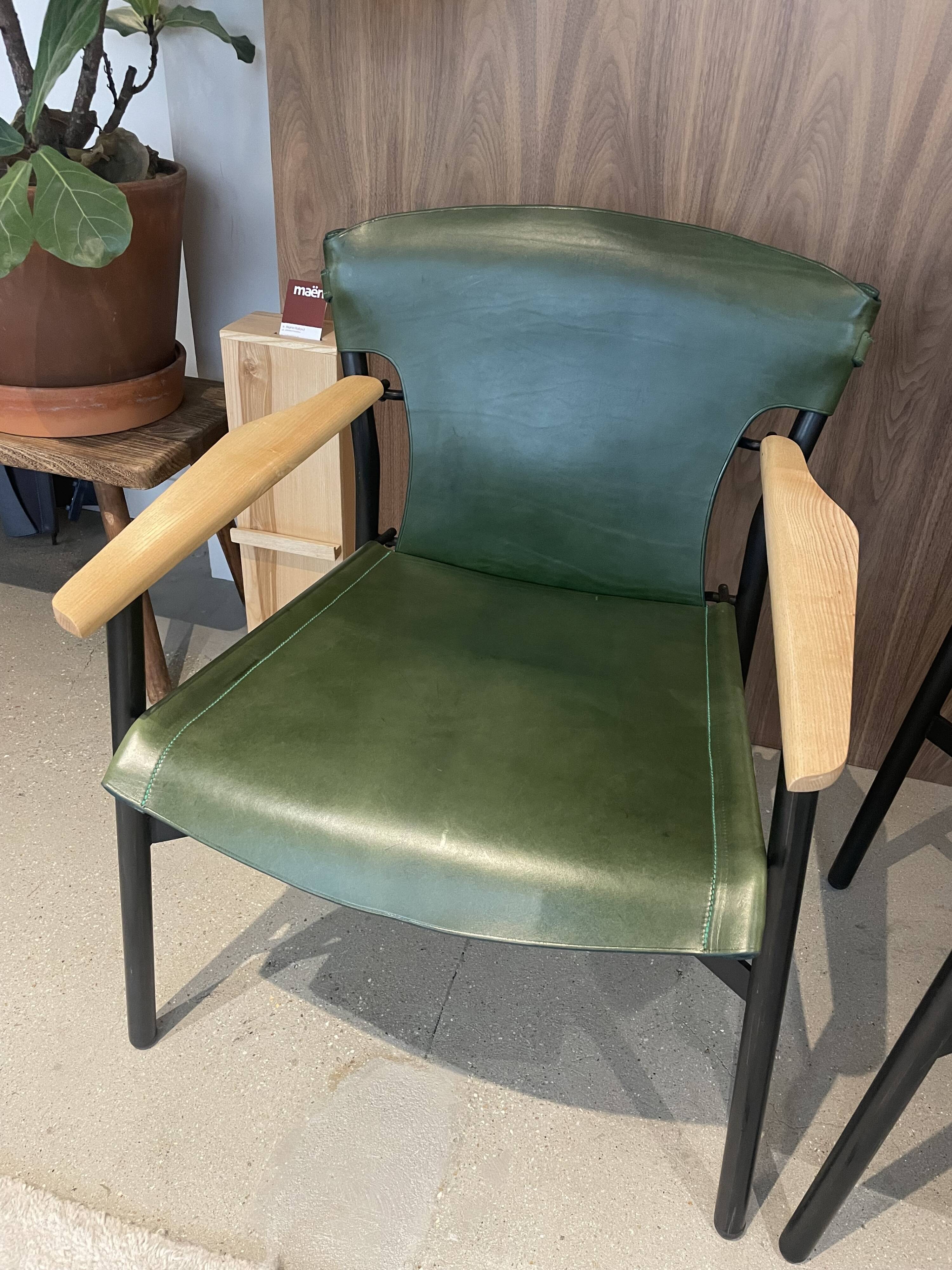Galathée armchair in green leather, steel and ash wood