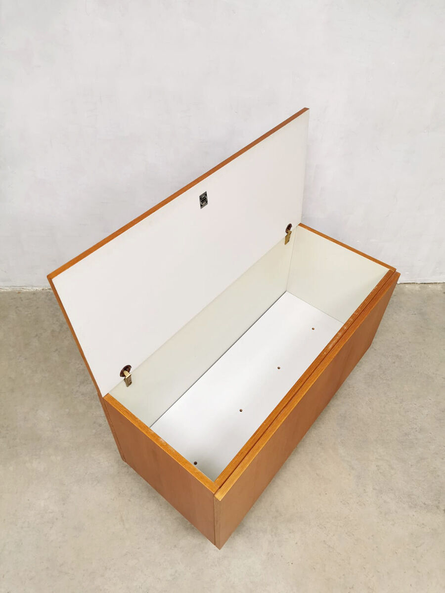 Vintage cabinet blanket chest Musterring