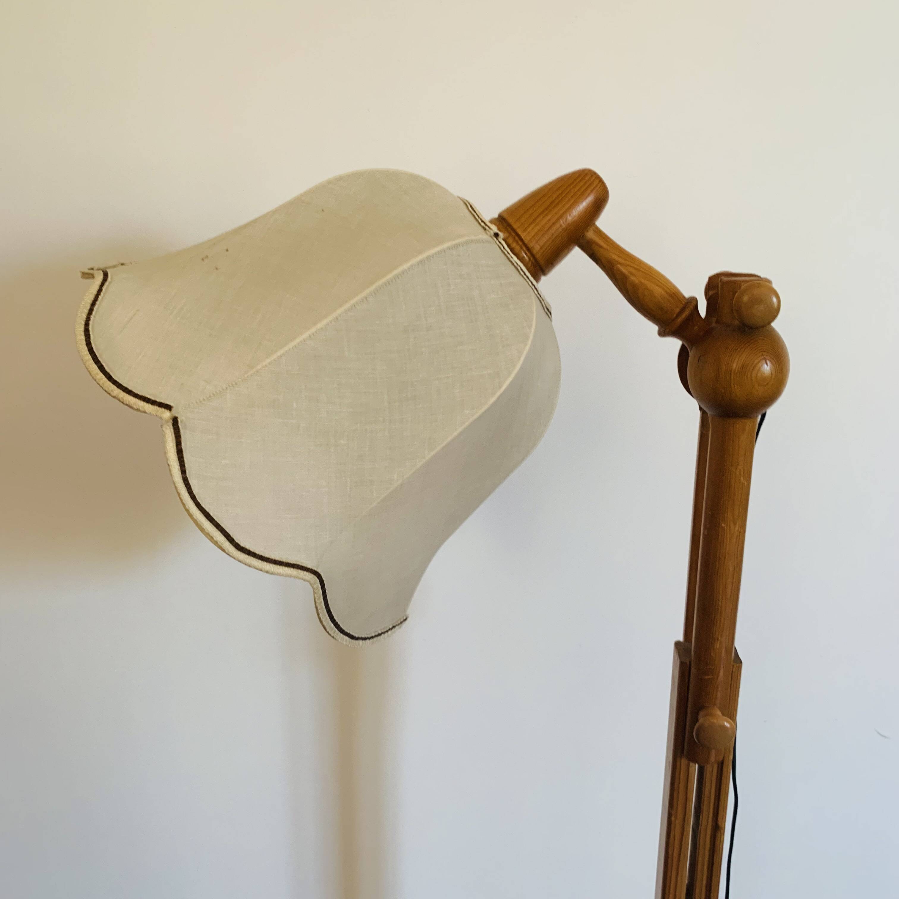 Lampadaire vintage articulé en pin – travail scandinave