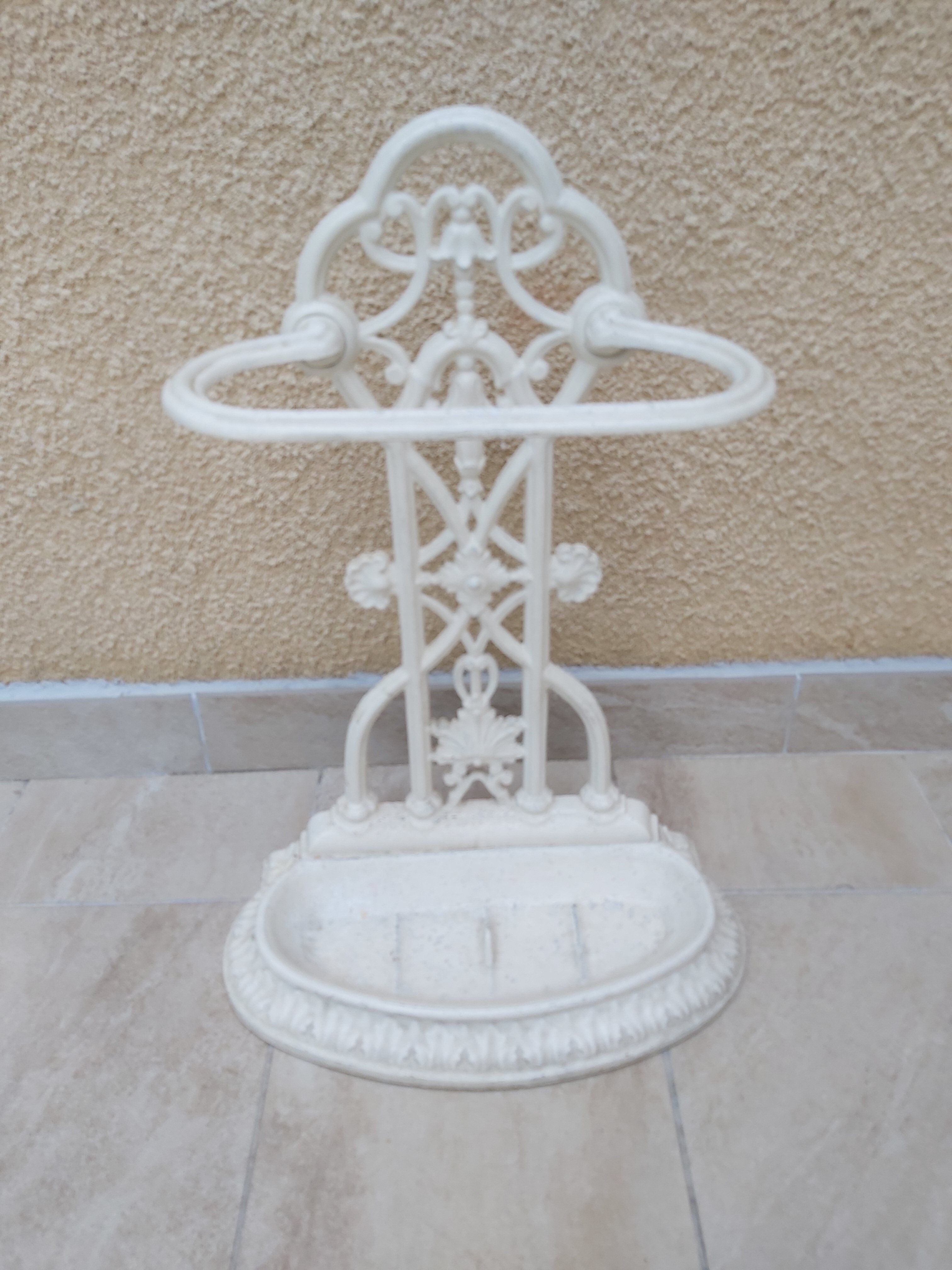 Cast iron umbrella holder