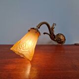 Art Deco wall light in gilt bronze and satin glass, 1920s