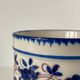 Pot à ustensiles inscrit « opium » en faïence de Martres-Tolosane à décor bleu-blanc