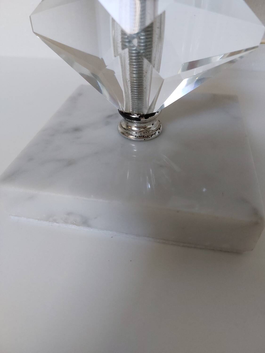 Lampe cristal taillé à la main et marbre blanc 57 cm
