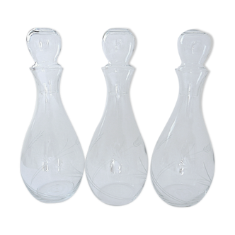 Suite of three colorless crystalline carafes engraved with decoration of wheat ears