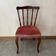 Chaise en bois et velours rouge