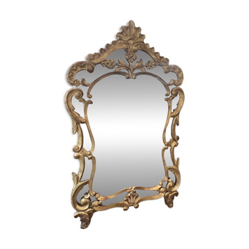 Mirror with carved and gilded wooden frame, 18th century, with scrollwork decoration.