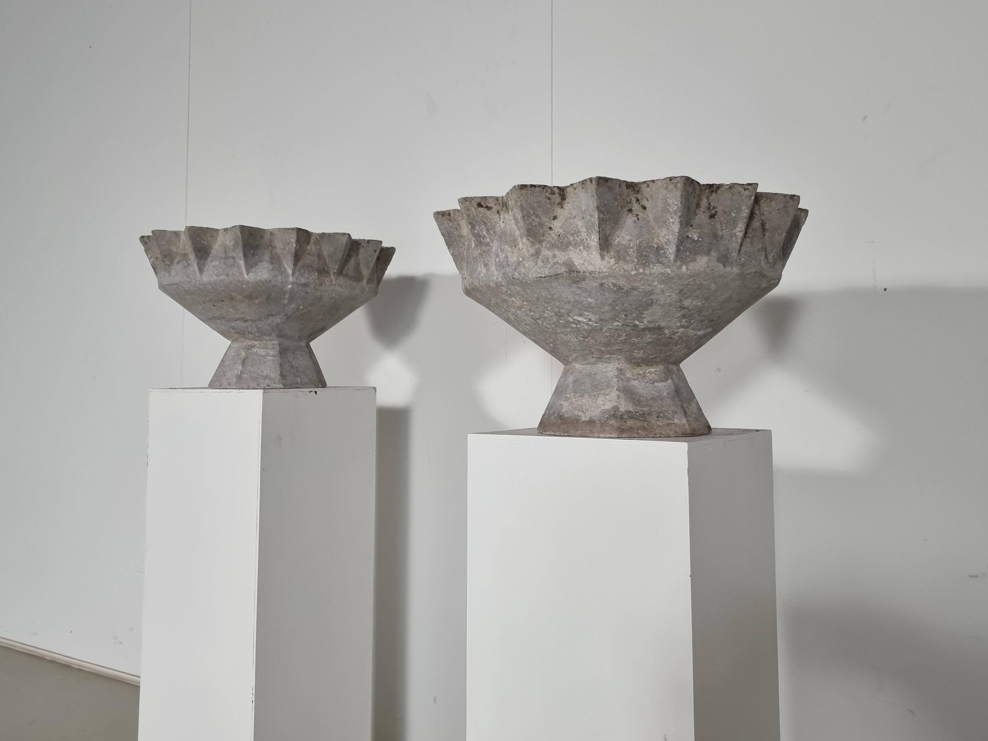 Set of 2 chalice-shaped planters by Willy Guhl, 1970.