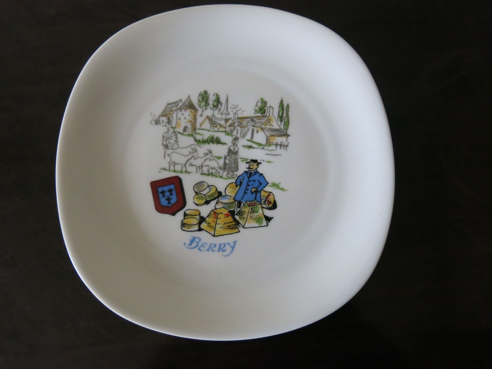7 assiettes à fromage en haute porcelaine berry