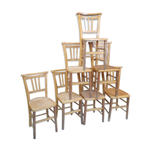 Un lot de 7 chaises