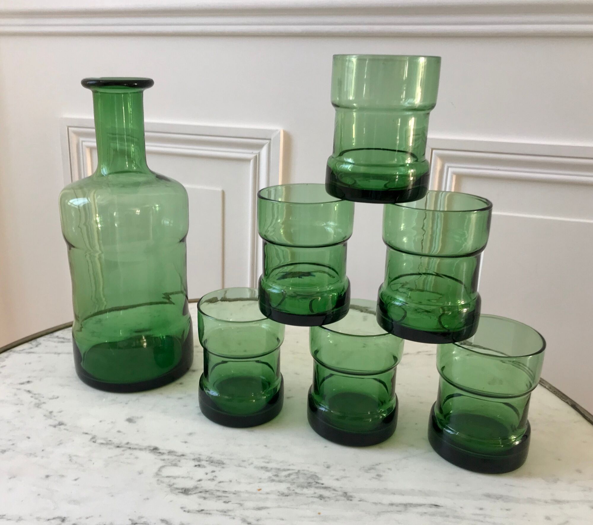 Set of a decanter and 6 glasses colored green bottle 70s