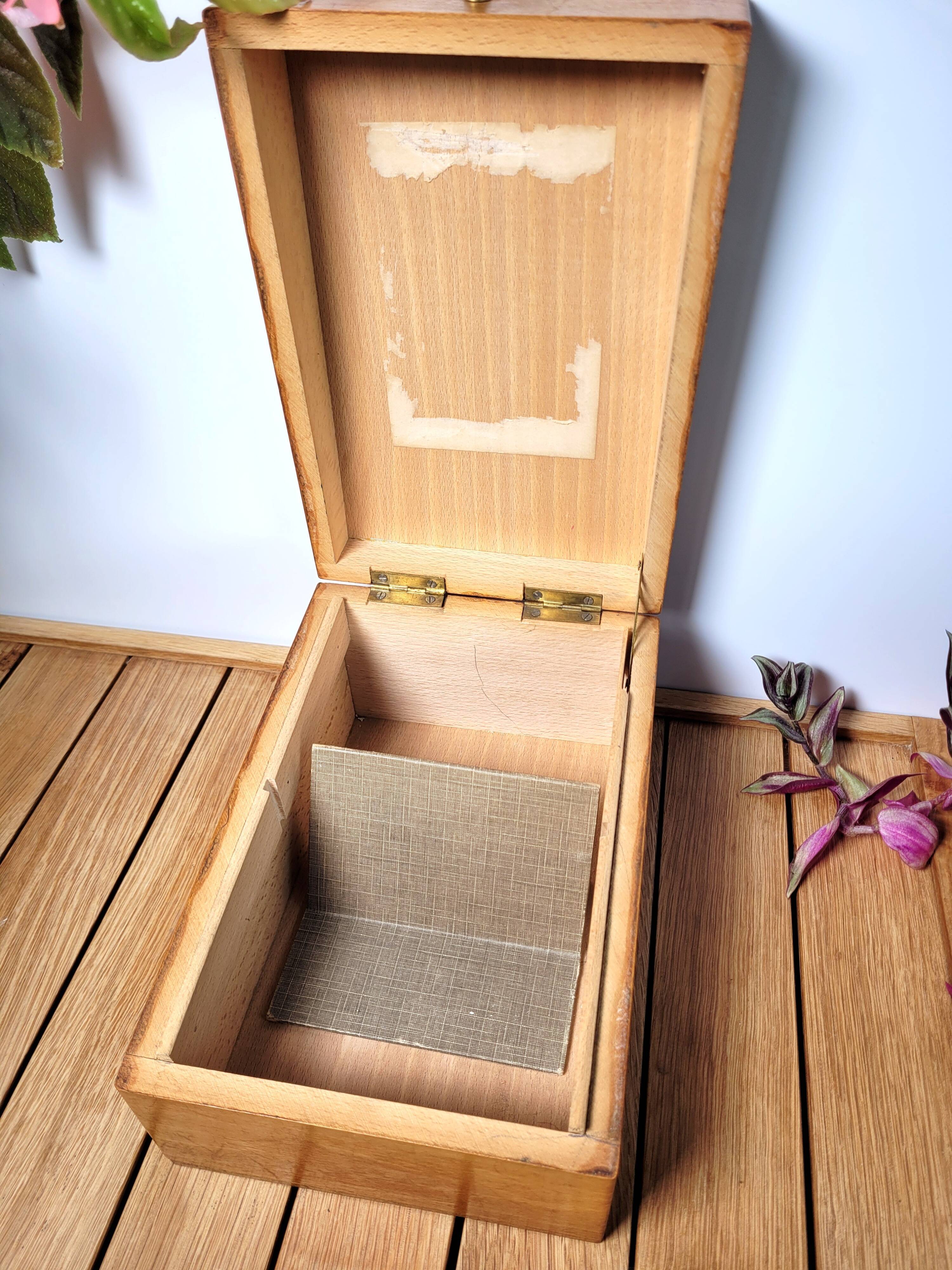 Card box or old photos