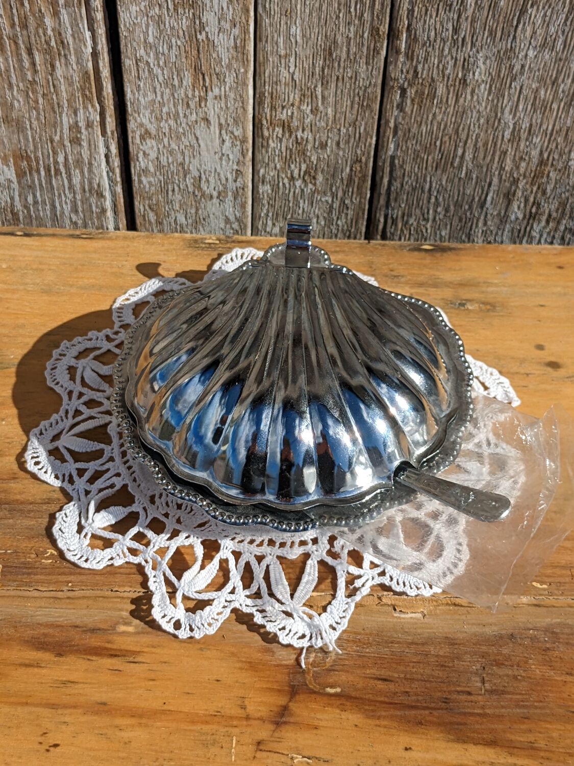 Vintage shell butter dish with your knife