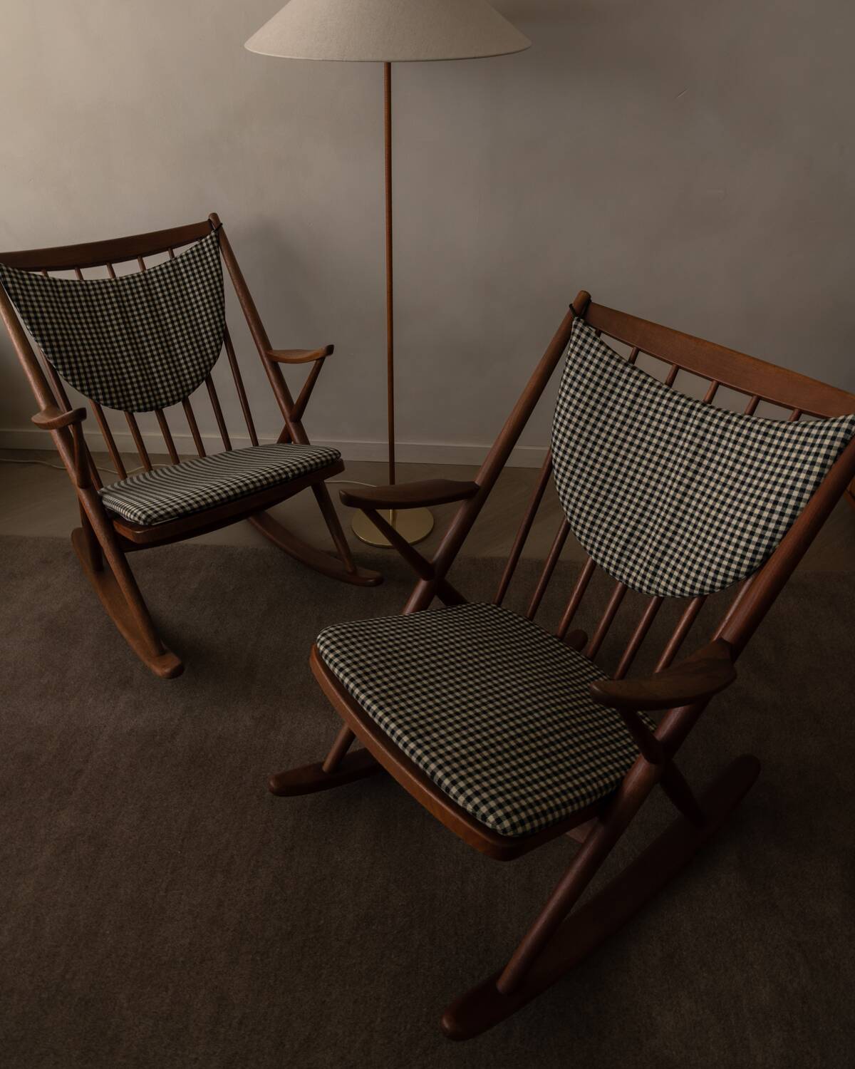 Ensemble de 2 chaises berçantes en teck danois modèle 182 Frank Reenskaug années 1950.
