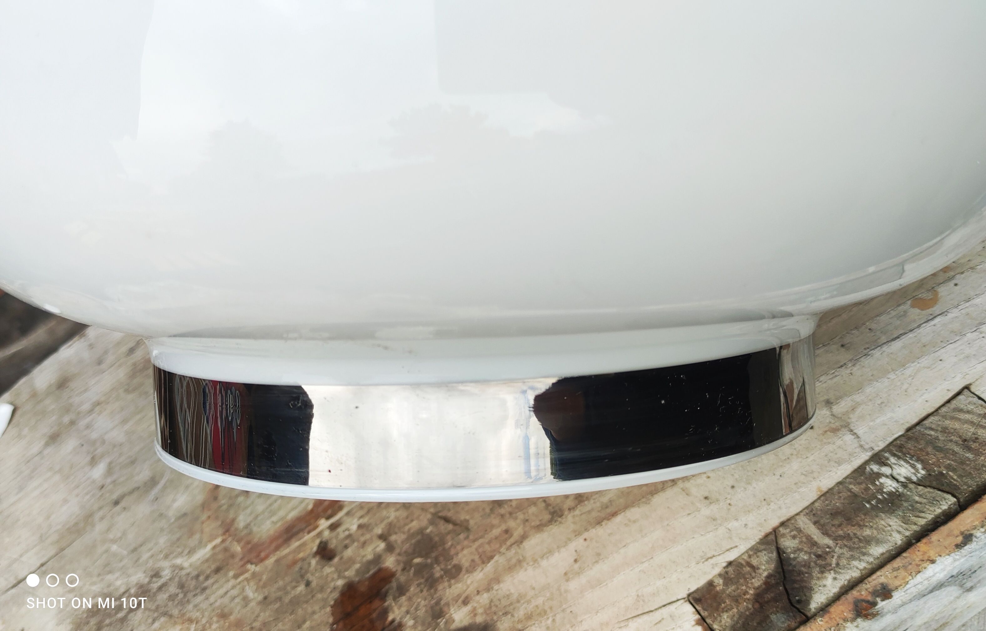 Pair of vintage suspensions in glass/white and silver
