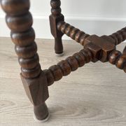 Petit guéridon vintage en bois tourné, table d’appoint ronde en bois