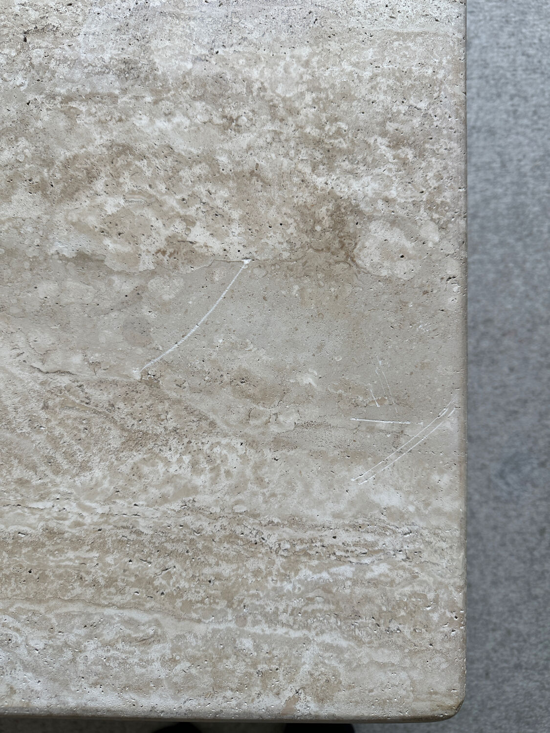 Table basse en travertin