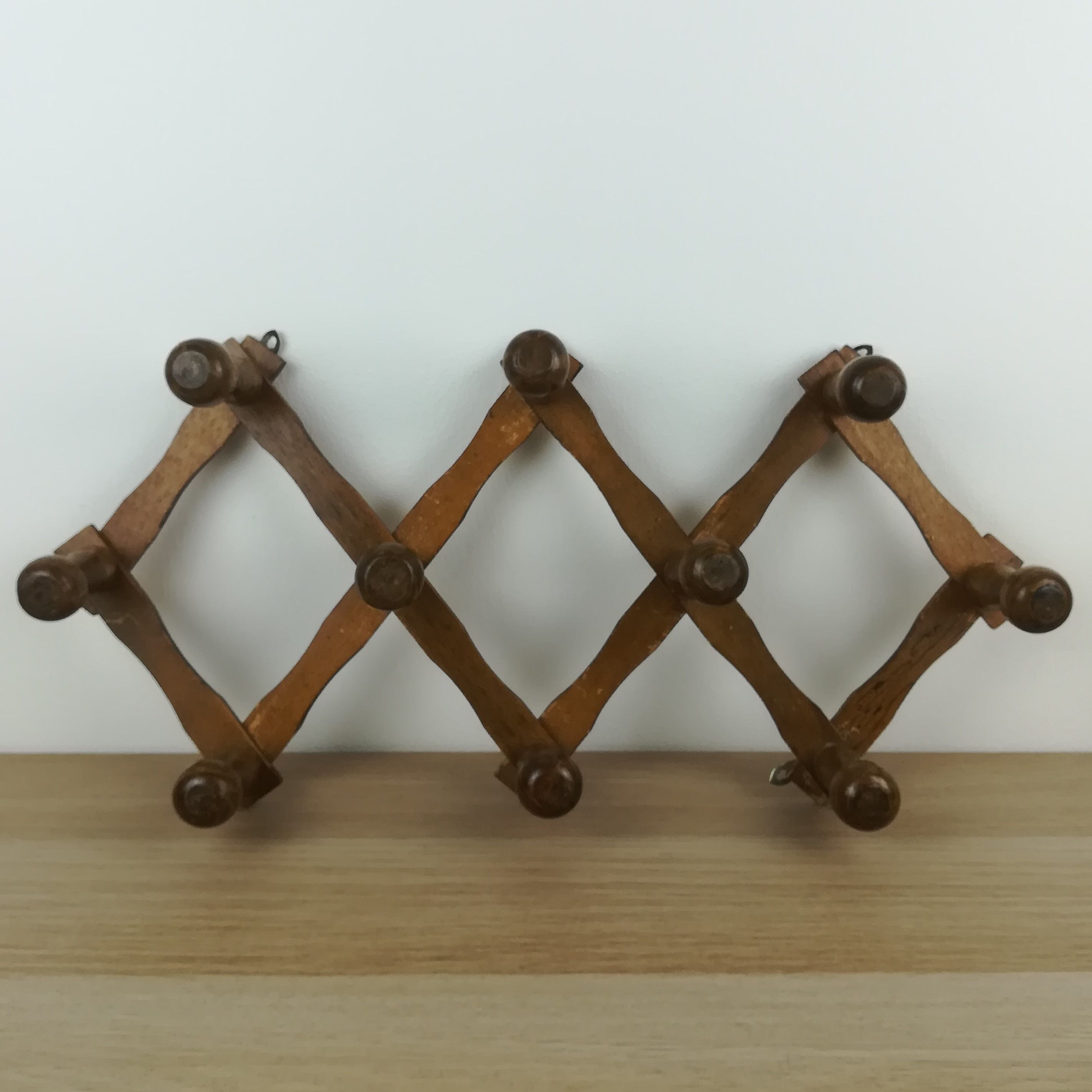 Extendable wall coat rack