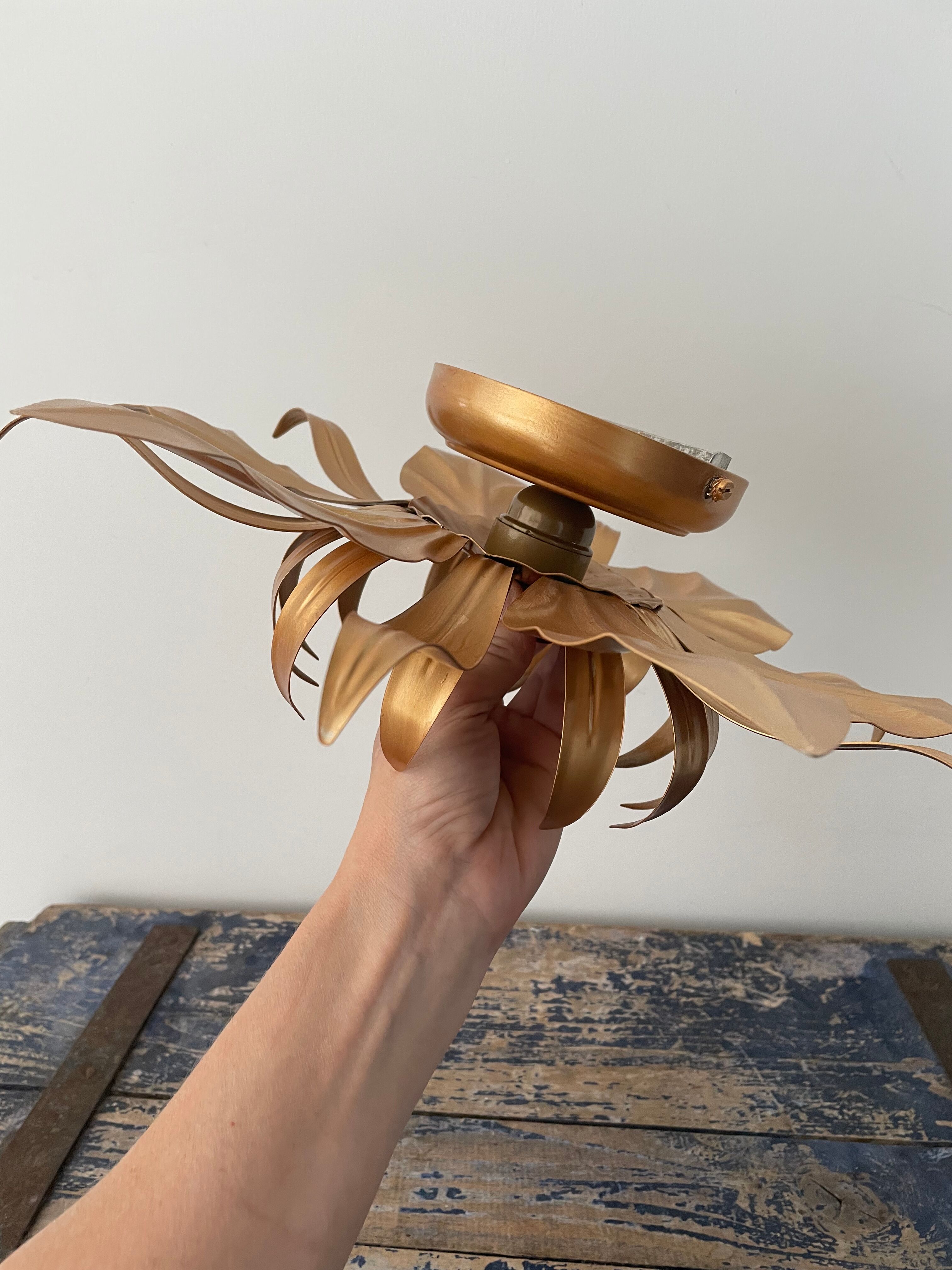 Flowers wall lamp and electrified golden leaf to nine