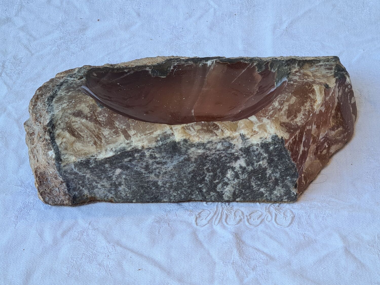 Empty pockets alabaster natural stone