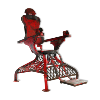 Metal psychiatric hospital barber chair