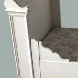 White lacquered solid wood sleigh bed