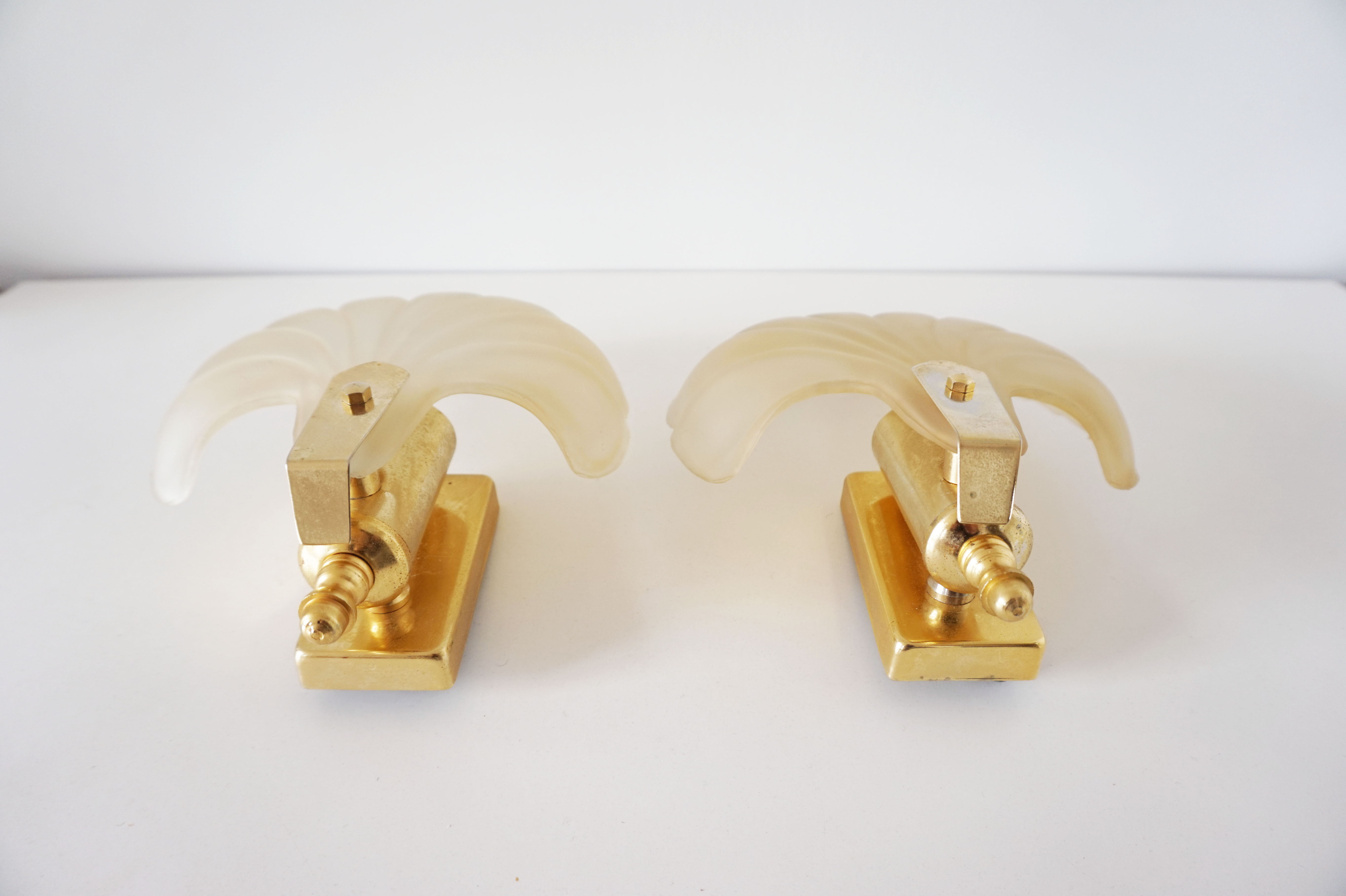 Pair of glass shell appliques