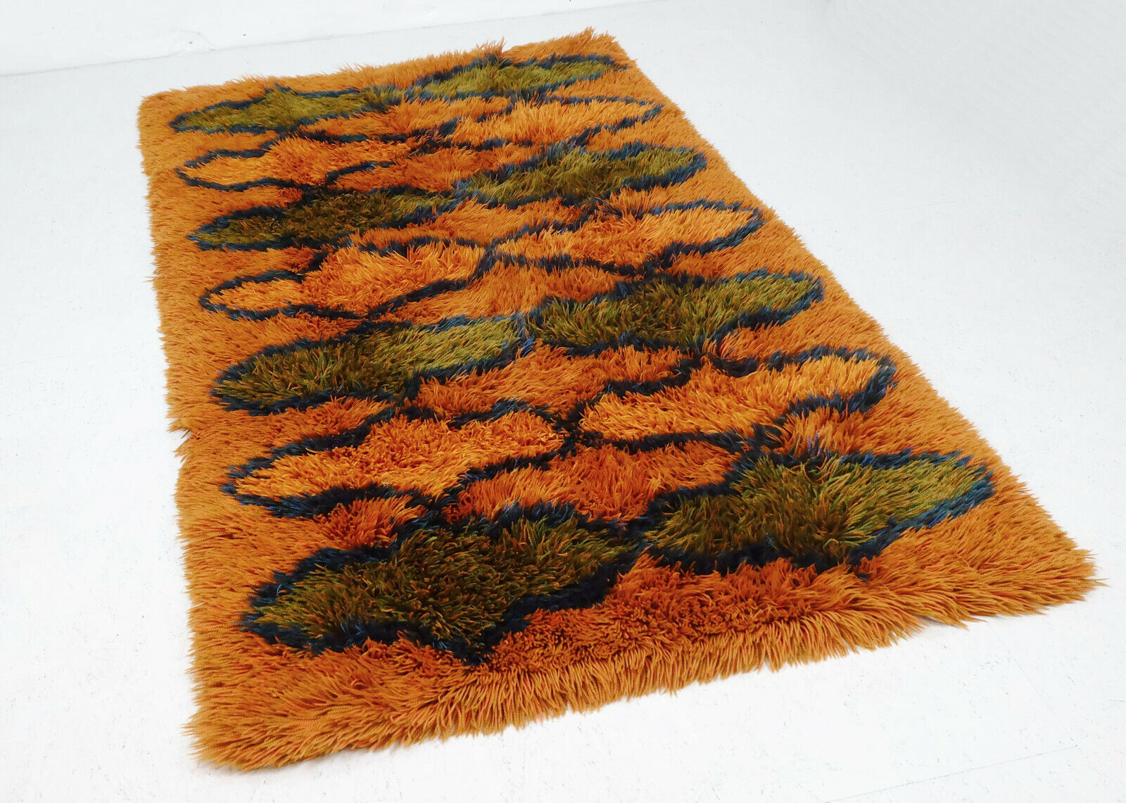 1970s vintage rug carpet psychedelic pop design