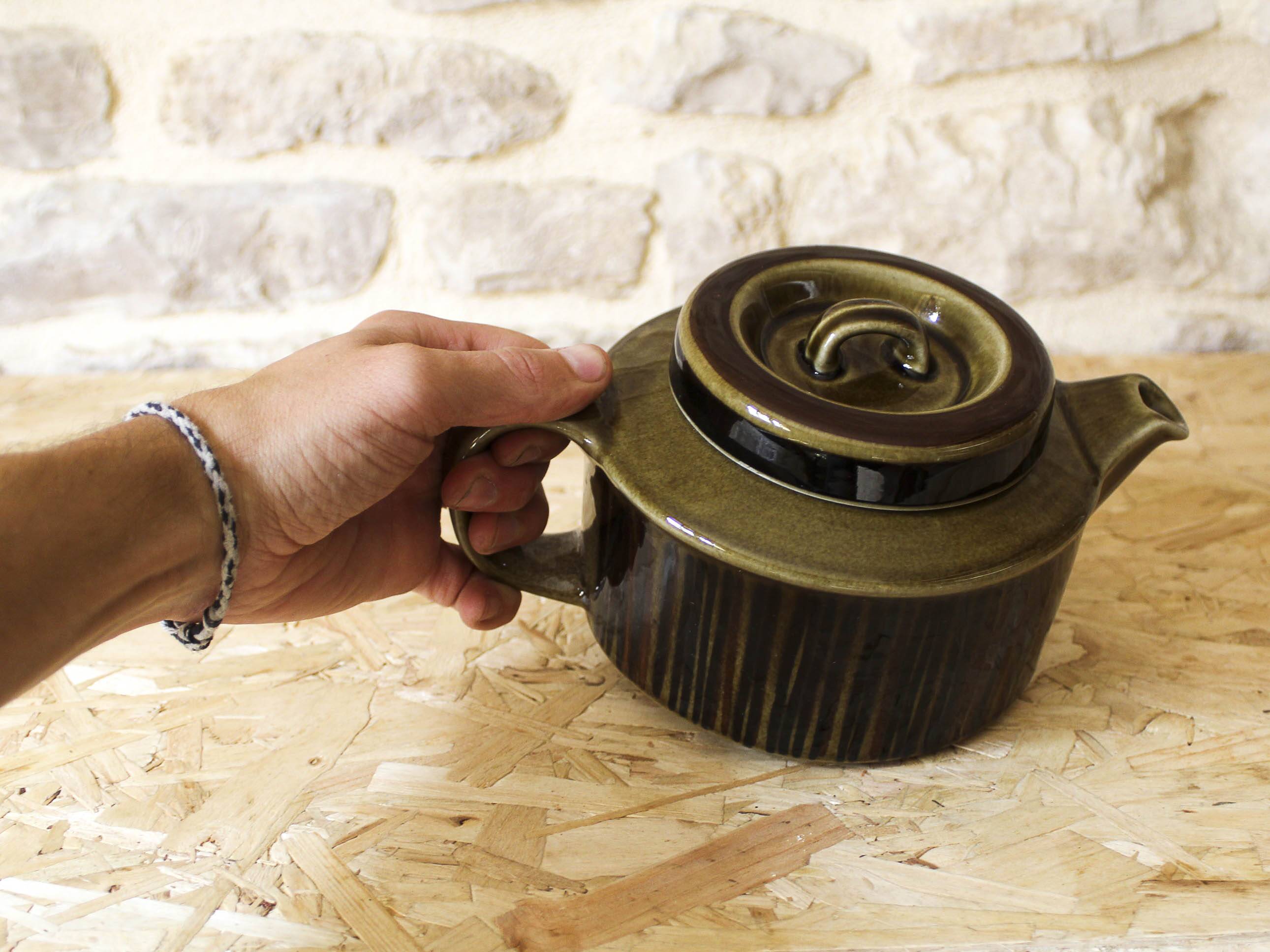 Kosmos series ceramic teapot by Arabia Finland