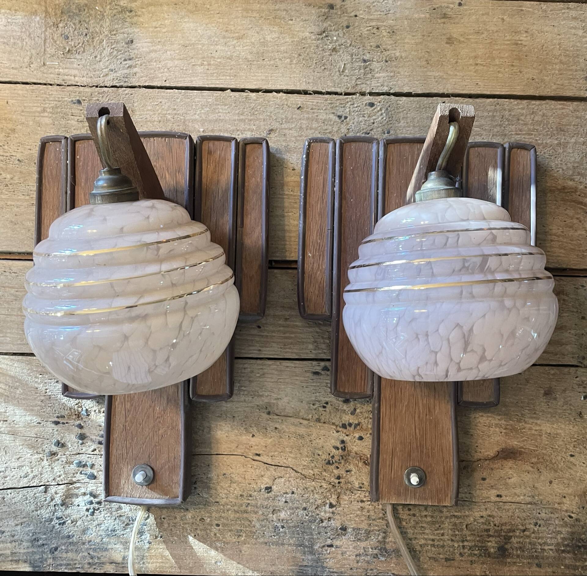 Paire vintage Art Deco wall sconces in pink glass.