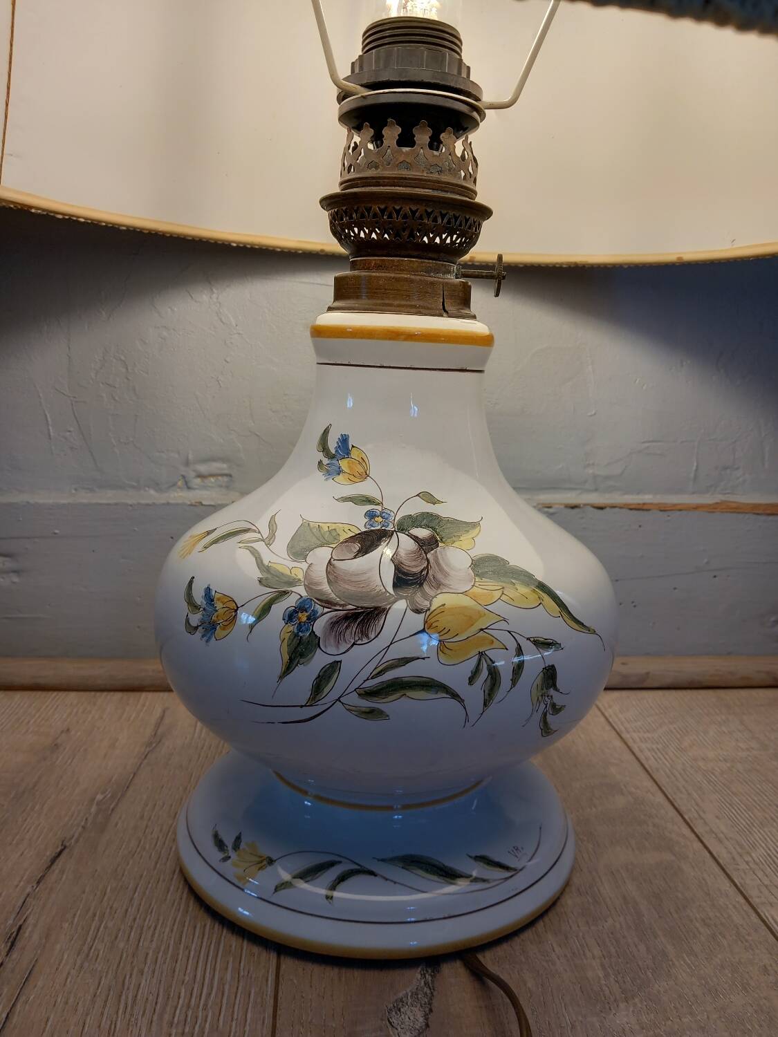 Lampe ancienne en faïence d'art de Rodez