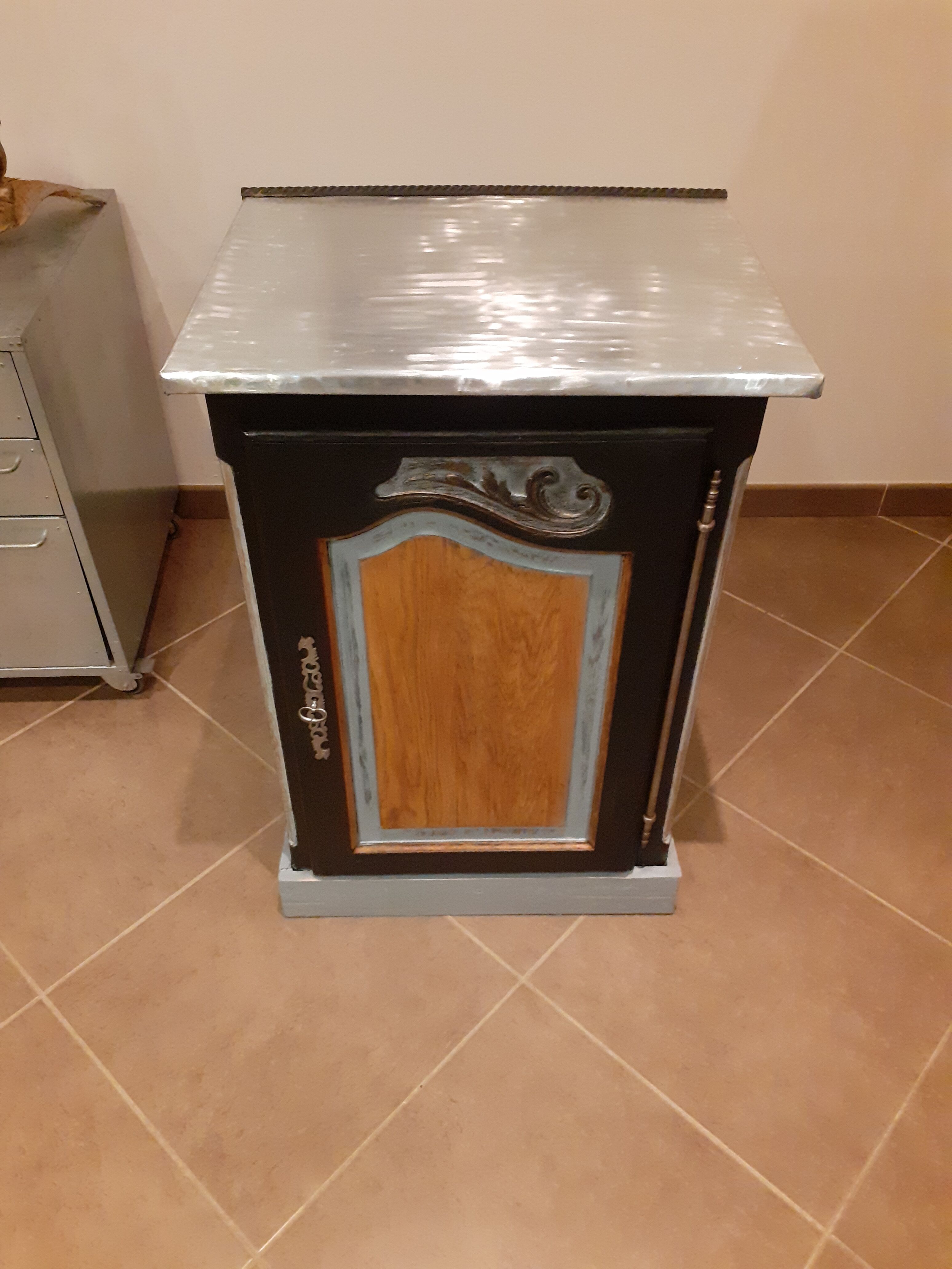 Parisian buffet with zinc tray