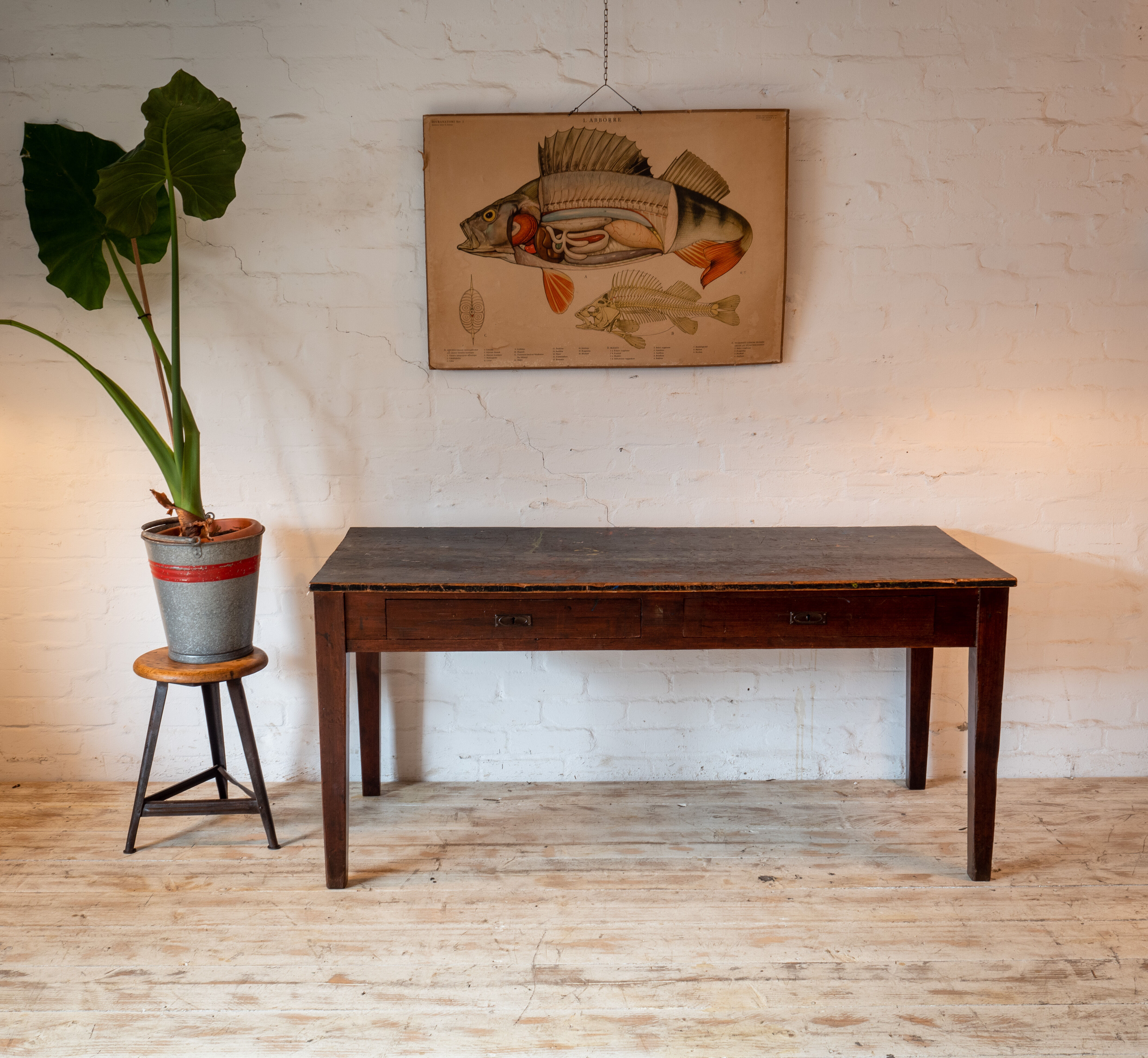 Antique table with 2 drawers in patina
