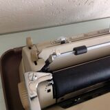 Triumph Gabriele E beige/ vintage 60s writing machine