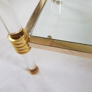 Table basse en lucite et acier doré