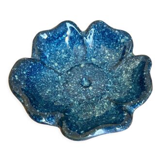 Empty pocket in the shape of blue flowers