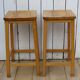 Deux paires de grands tabourets de bar anglais vintage