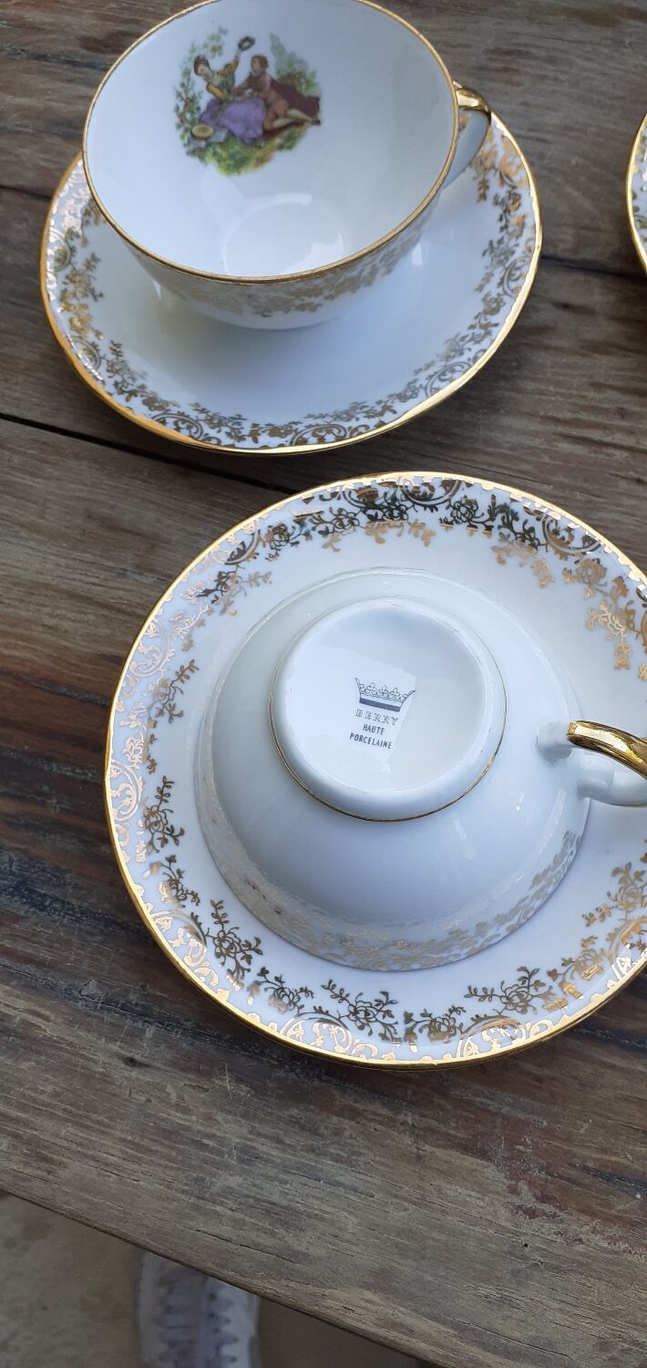Set of 4 cups and sugar bowl Haute porcelaine de Berry