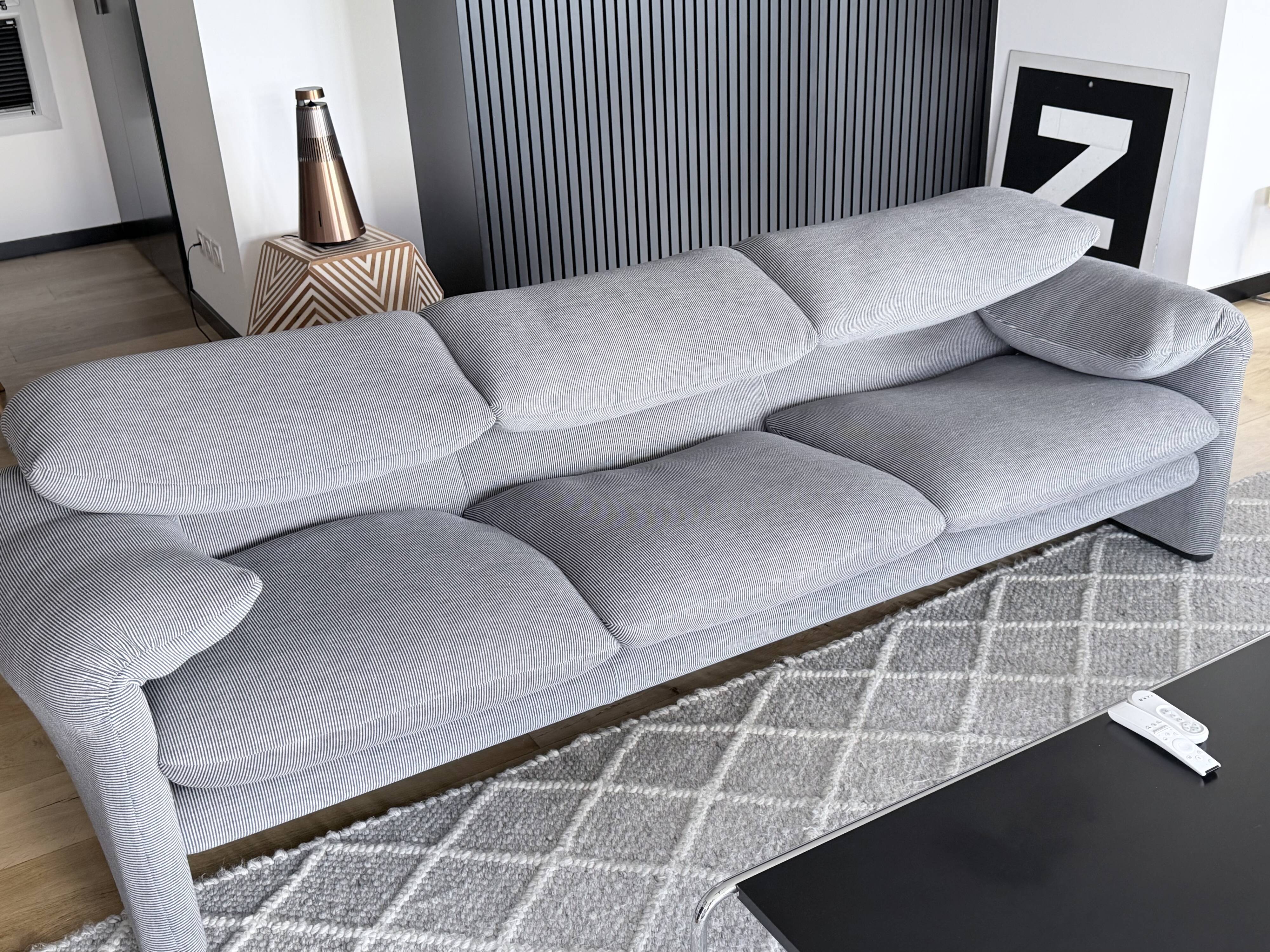 Maralunga sofa in excellent condition.