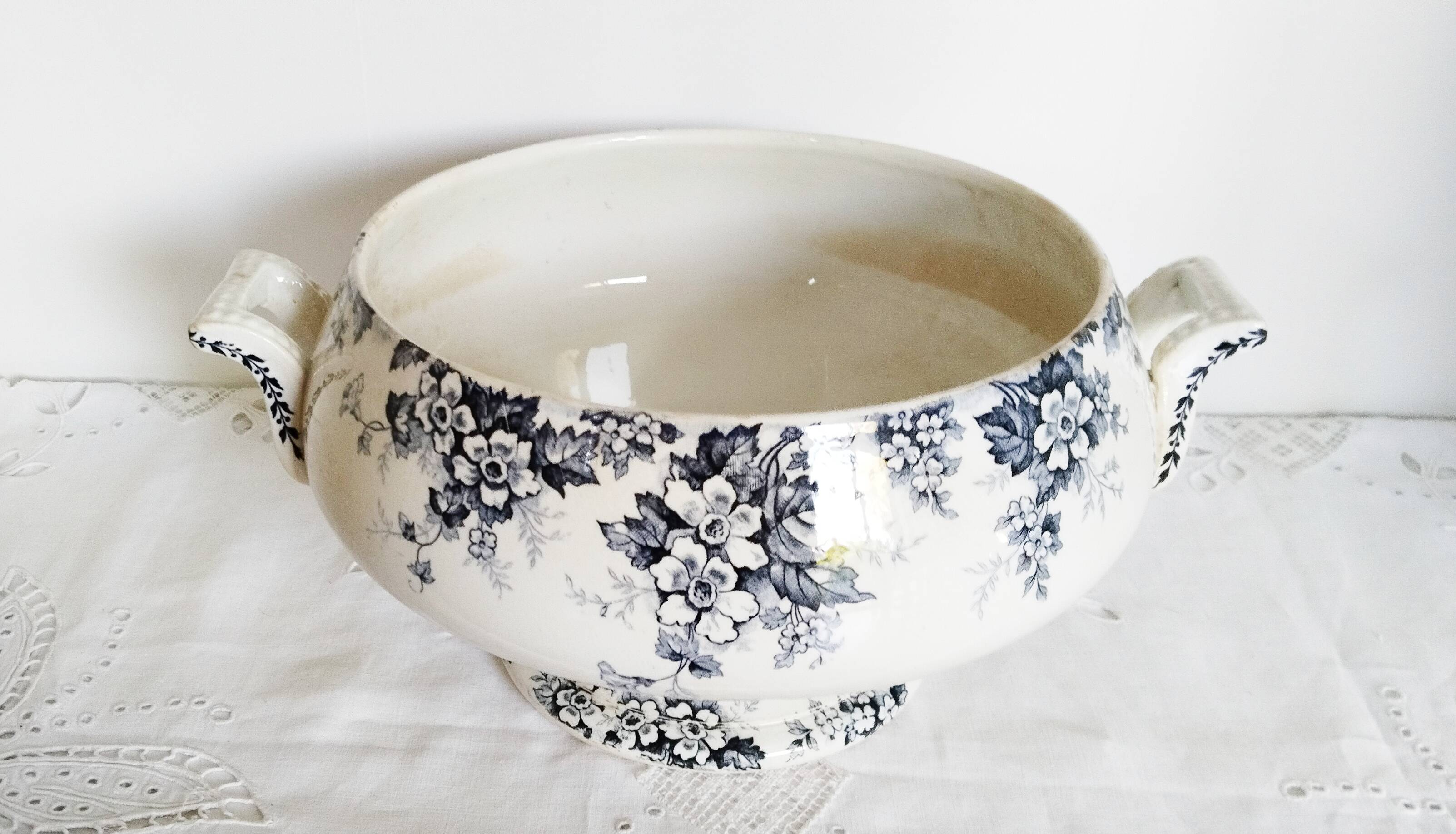 Antique Saint Amand earthenware salad bowl or soup tureen, Marie-Louise model