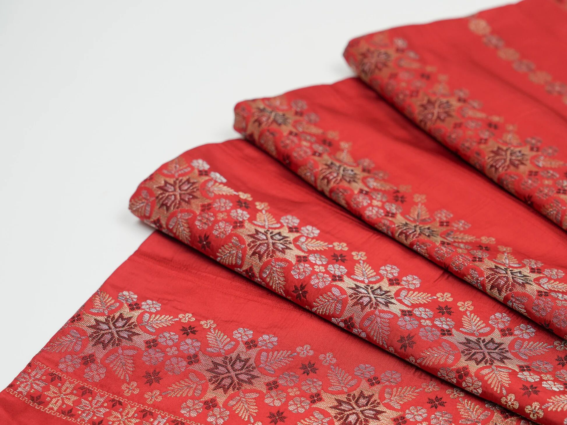 Nappe en soie cramoisie impériale