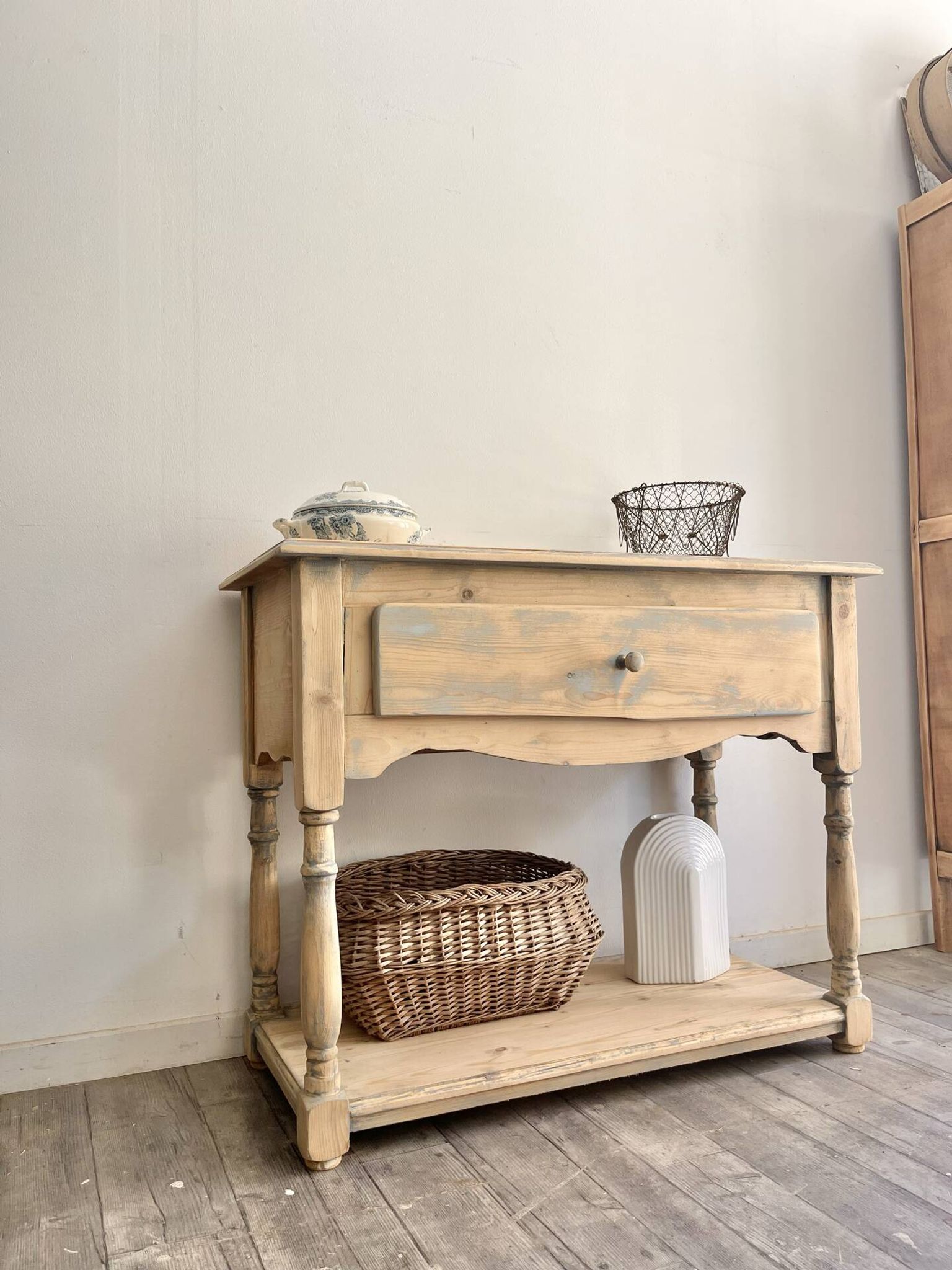 Petite console